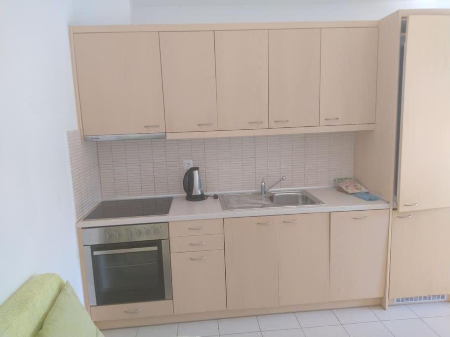 פלאקיאס One Bedroom Apartment With Pool מראה חיצוני תמונה