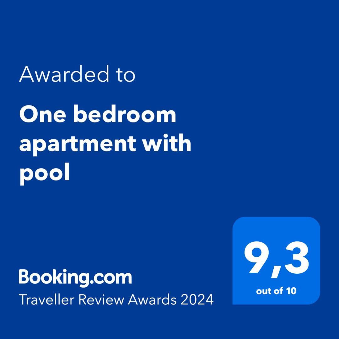 פלאקיאס One Bedroom Apartment With Pool מראה חיצוני תמונה